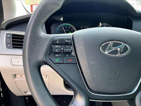 Used 2016 Hyundai Sonata SE image 16