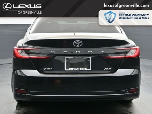 Used 2025 Toyota Camry XLE FWD image 7
