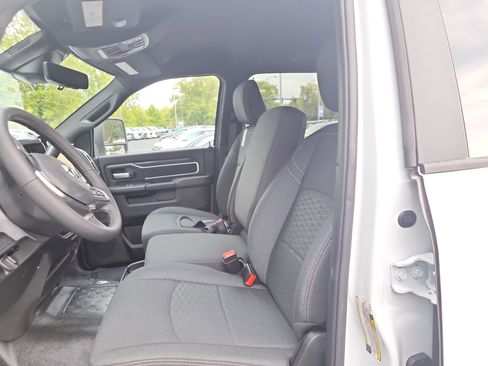 New 2026 RAM 5500 4x4 Crew Cab image 4