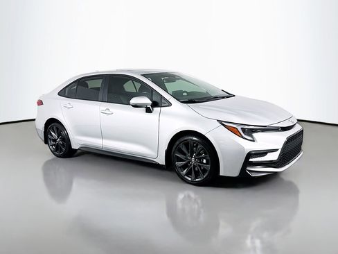 Used 2026 Toyota Corolla XSE FWD image 3