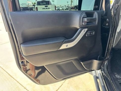 Used 2015 Jeep Wrangler Unlimited Sahara w/ Dual Top Group AWD/4WD image 19