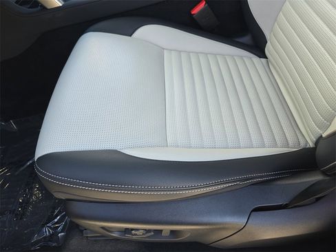 Certified 2025 Land Rover Discovery Sport Dynamic SE image 29