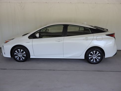 Used 2019 Toyota Prius LE AWD/4WD image 22