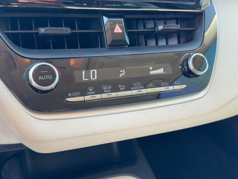 Used 2021 Toyota Corolla LE FWD image 22