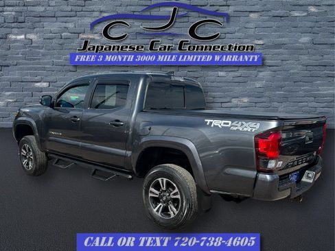 Used 2018 Toyota Tacoma TRD Sport AWD/4WD image 5