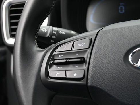 Used 2025 Hyundai Venue SEL FWD image 20