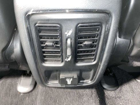 Used 2019 Jeep Grand Cherokee Altitude image 25