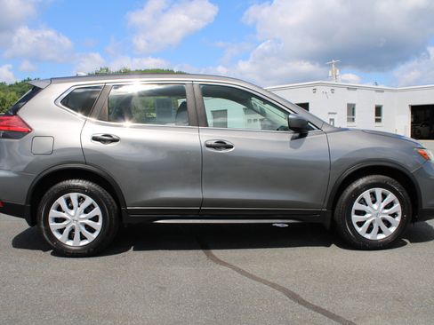 Used 2017 Nissan Rogue S AWD/4WD image 6