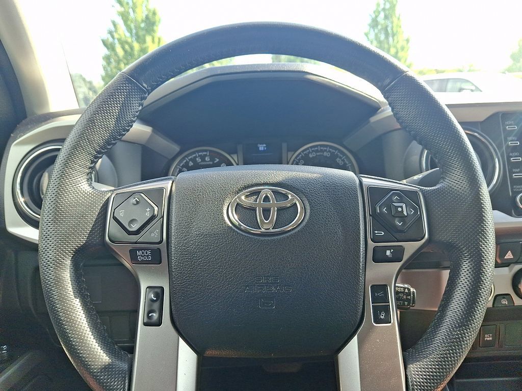 Used 2022 Toyota Tacoma SR5 AWD/4WD image 19
