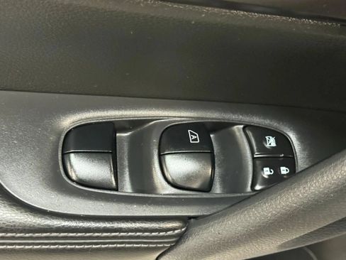 Used 2016 Nissan Rogue SV w/ SV Premium Package AWD/4WD image 26