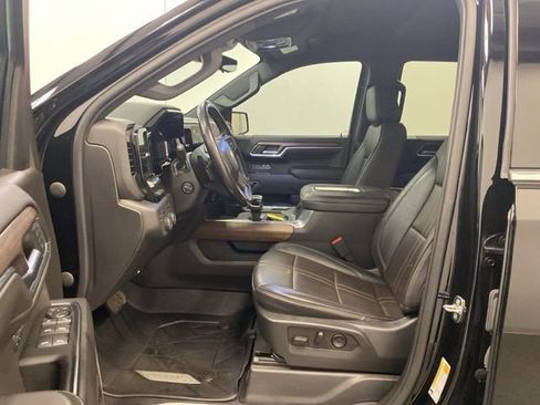 Used 2022 Chevrolet Silverado 1500 High Country w/ Technology Package image 8