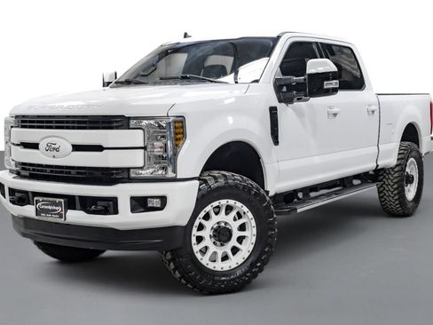 Used 2019 Ford F250 Lariat w/ Lariat Value Package AWD/4WD image 4