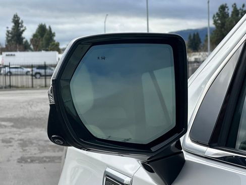 Used 2021 GMC Yukon Denali w/ Denali Premium Package image 55