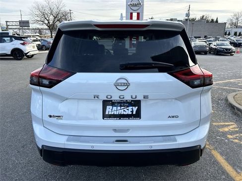 Used 2025 Nissan Rogue SV image 15