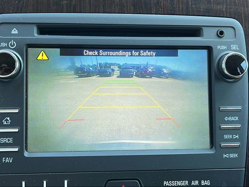 Used 2017 Chevrolet Traverse LT w/ Style and Technology Package FWD image 19