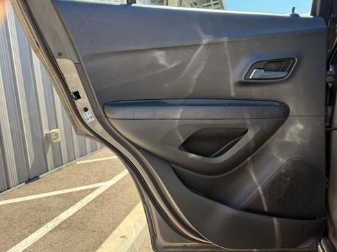 Used 2020 Chevrolet Trax LS FWD image 19