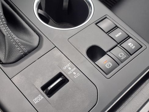 Certified 2025 Toyota Highlander XLE FWD image 23