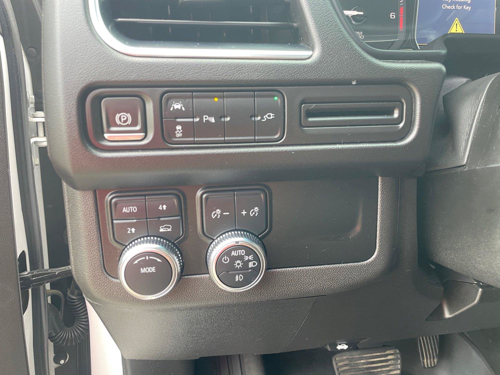 Used 2021 GMC Yukon SLT AWD/4WD image 19