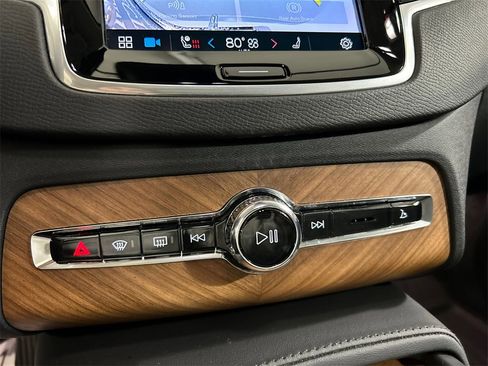 Certified 2024 Volvo XC90 B5 Plus w/ Protection Package Premier image 18