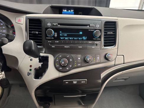 Used 2011 Toyota Sienna LE FWD image 15
