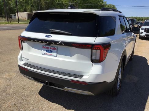 New 2026 Ford Explorer Active RWD image 9