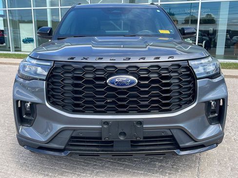 Used 2025 Ford Explorer ST-Line w/ Premium Package AWD/4WD image 2