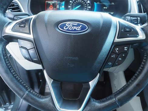 Used 2022 Ford Edge Titanium image 15