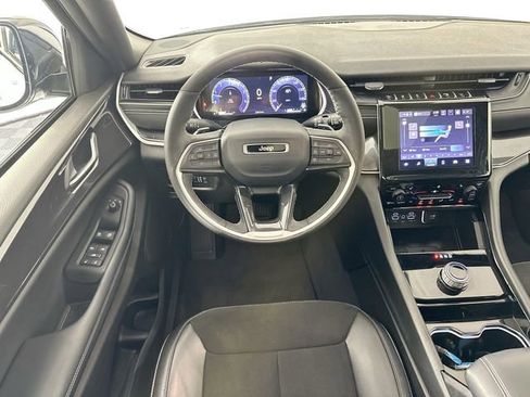 Used 2023 Jeep Grand Cherokee Altitude image 11