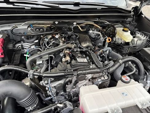 Used 2025 Toyota Tacoma SR5 AWD/4WD image 29