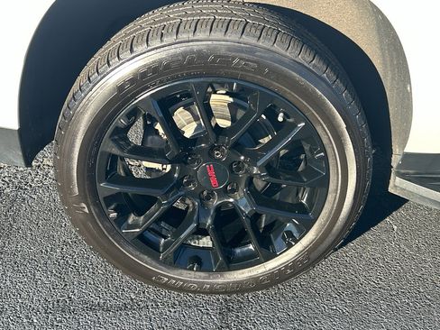 Used 2023 GMC Yukon XL SLT w/ SLT Premium Package image 36