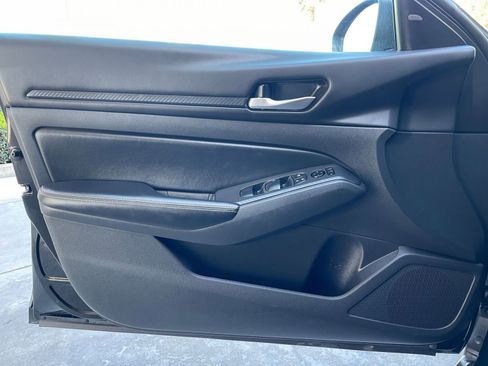 Used 2025 Nissan Altima 2.5 SV image 18