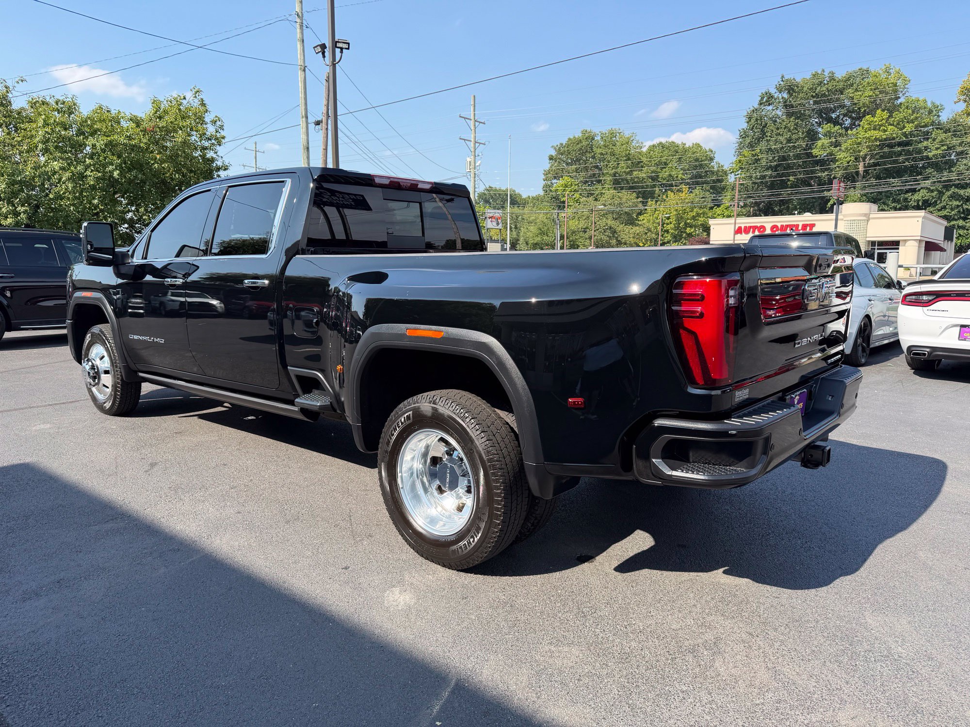 Used 2025 GMC Sierra 3500 Denali Ultimate AWD/4WD image 4