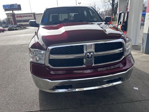 Used 2019 RAM 1500 Classic SLT image 2