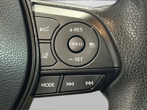 Used 2021 Toyota Corolla LE image 30