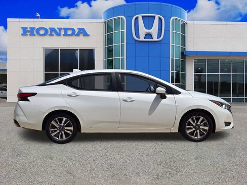 Used 2024 Nissan Versa SV FWD image 2