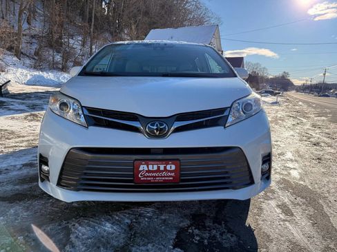 Used 2019 Toyota Sienna XLE image 3