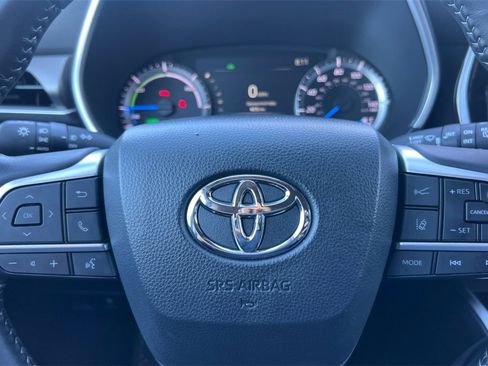 Certified 2025 Toyota Highlander XLE image 25
