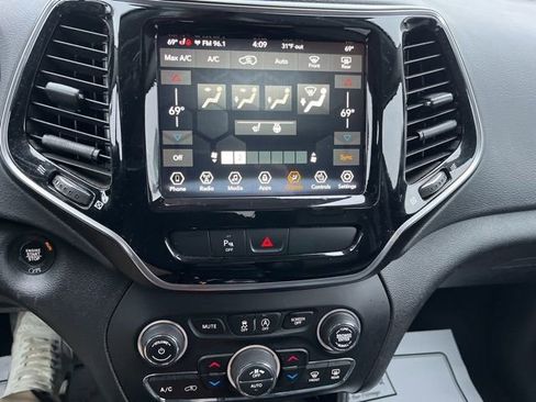Used 2020 Jeep Cherokee Limited image 10