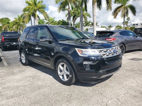 Used 2018 Ford Explorer XLT w/ Equipment Group 202A image 2