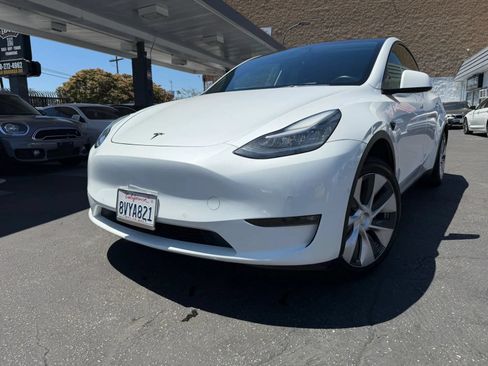 Used 2021 Tesla Model Y 2WD image 3