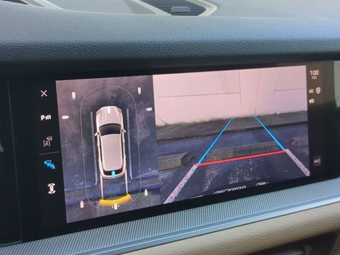 Used 2024 Porsche Cayenne image 32