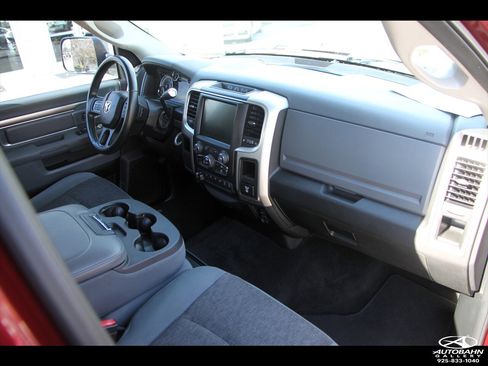 Used 2017 RAM 2500 SLT w/ Luxury Group image 16