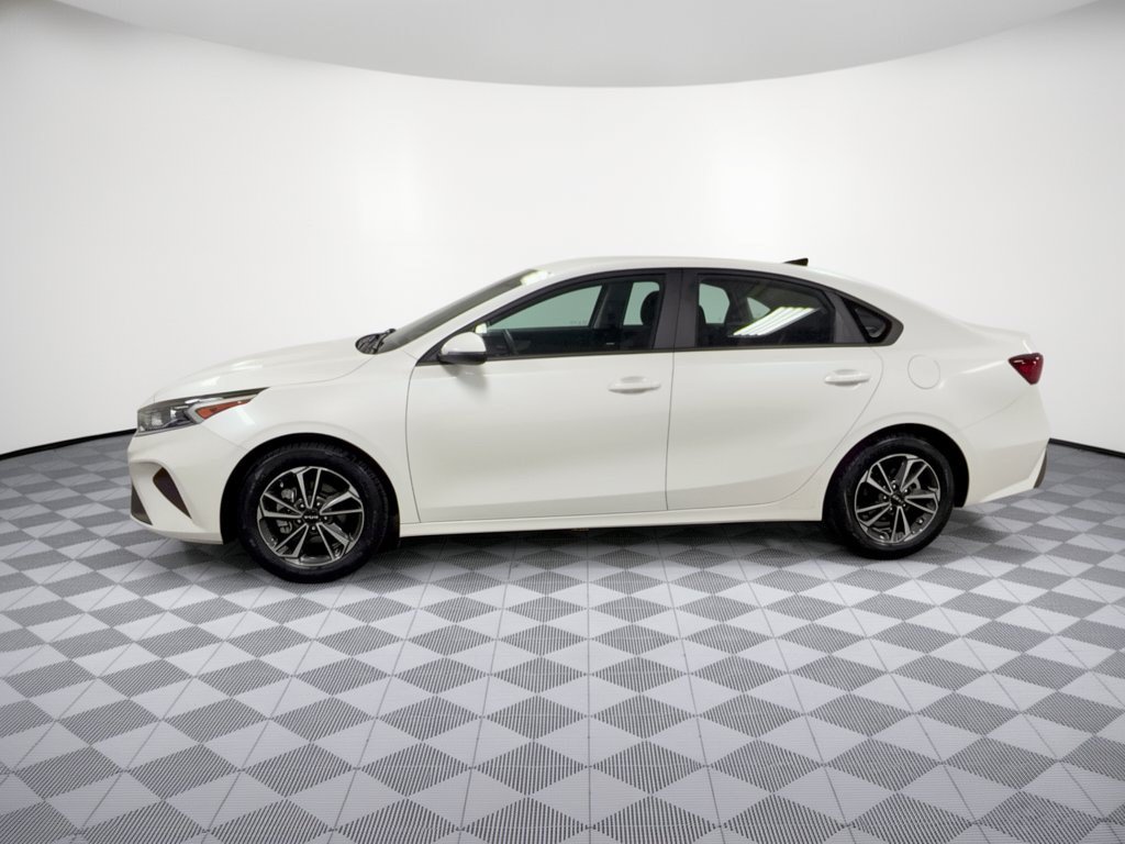Used 2023 Kia Forte LXS w/ LXS Technology Package FWD image 2