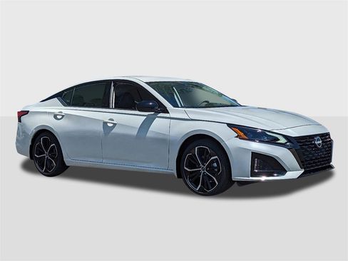 New 2025 Nissan Altima 2.5 SR image 7