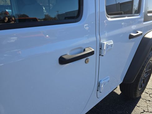 Used 2024 Jeep Wrangler Sport S image 12