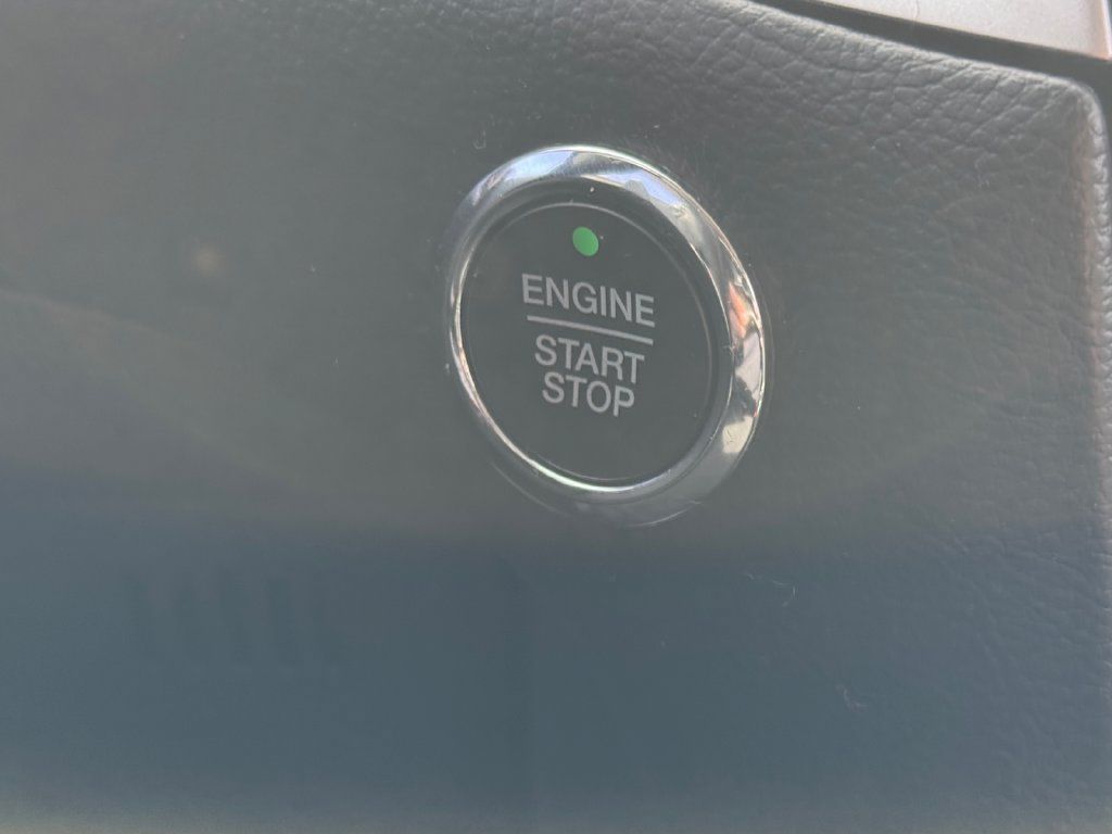 Used 2018 Ford Edge SEL FWD image 34