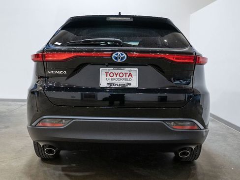 Used 2024 Toyota Venza LE image 8