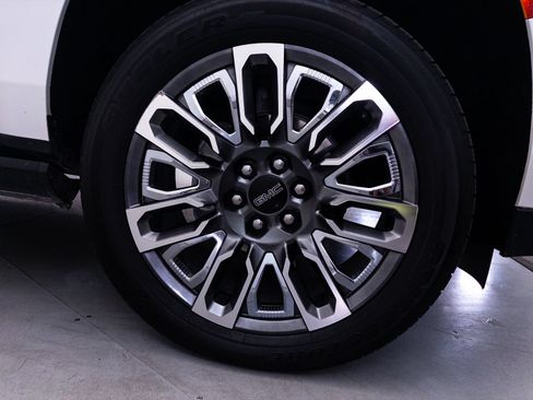 Used 2023 GMC Yukon XL Denali Ultimate AWD/4WD image 18