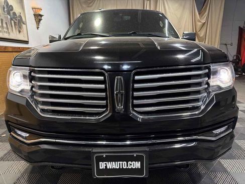 Used 2017 Lincoln Navigator Reserve image 3