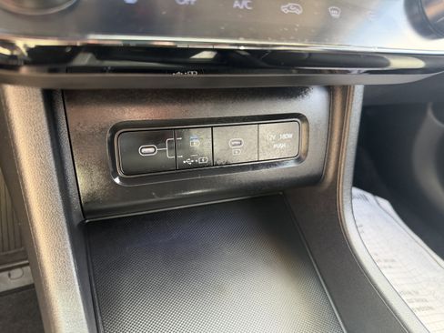 Certified 2025 Hyundai Tucson Limited AWD/4WD image 44